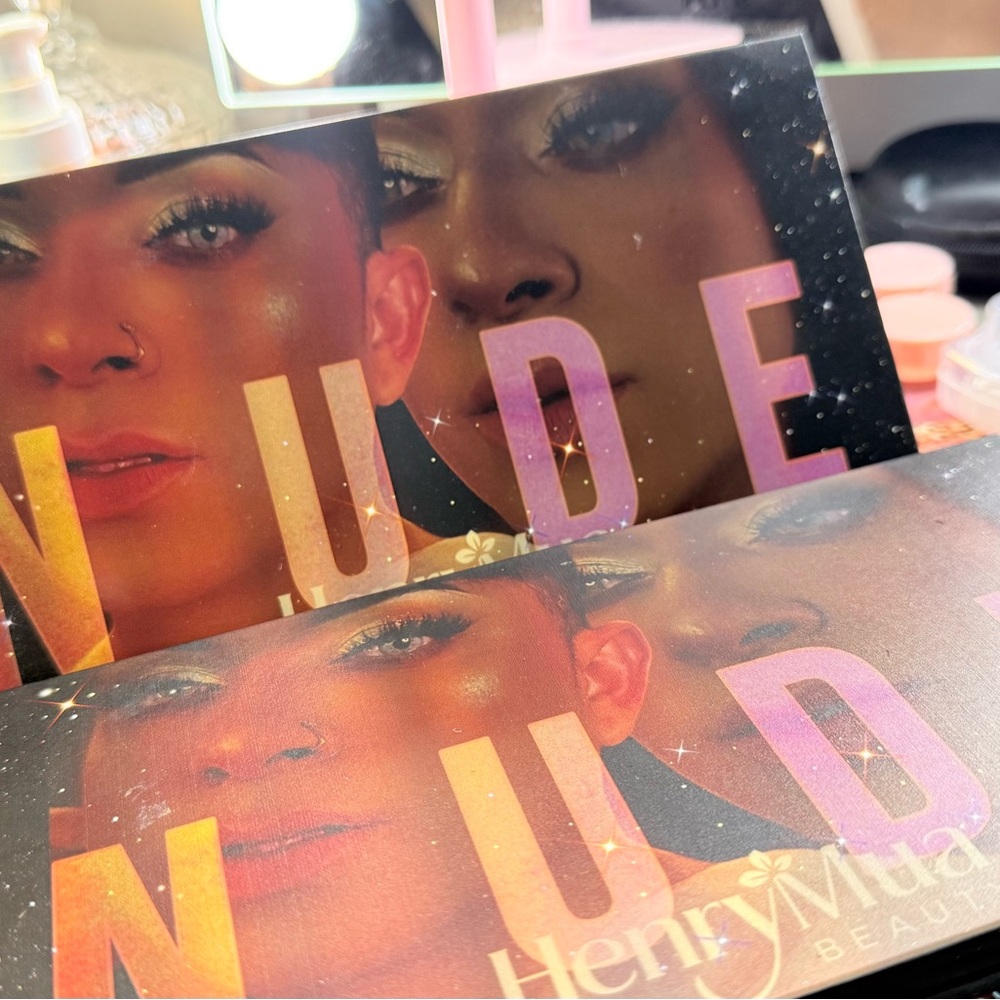 Nude Eyeshadow Palette - Picture 2 of 3